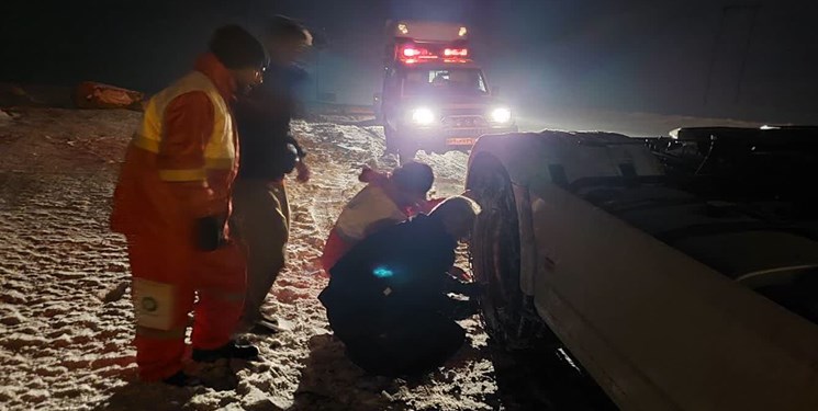امدادرسانی هلال احمر به 260 مسافر گرفتار در برف و کولاک