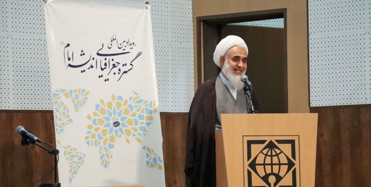 صلابت و شجاعت از ویژگی های مکتب امام خمینی(ره) است