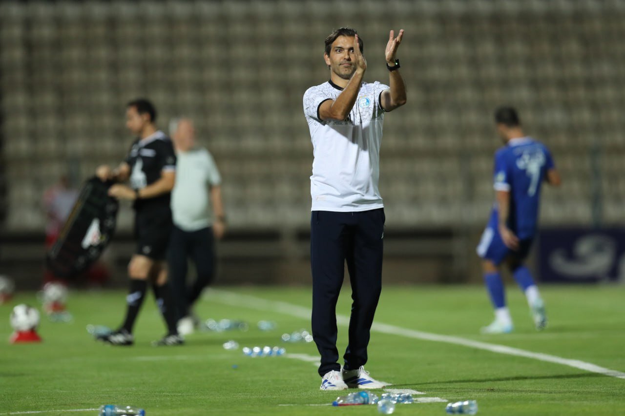 مربی استقلال با VAR هم پنالتی ۲۰۰ درصد ما را نگرفتند!