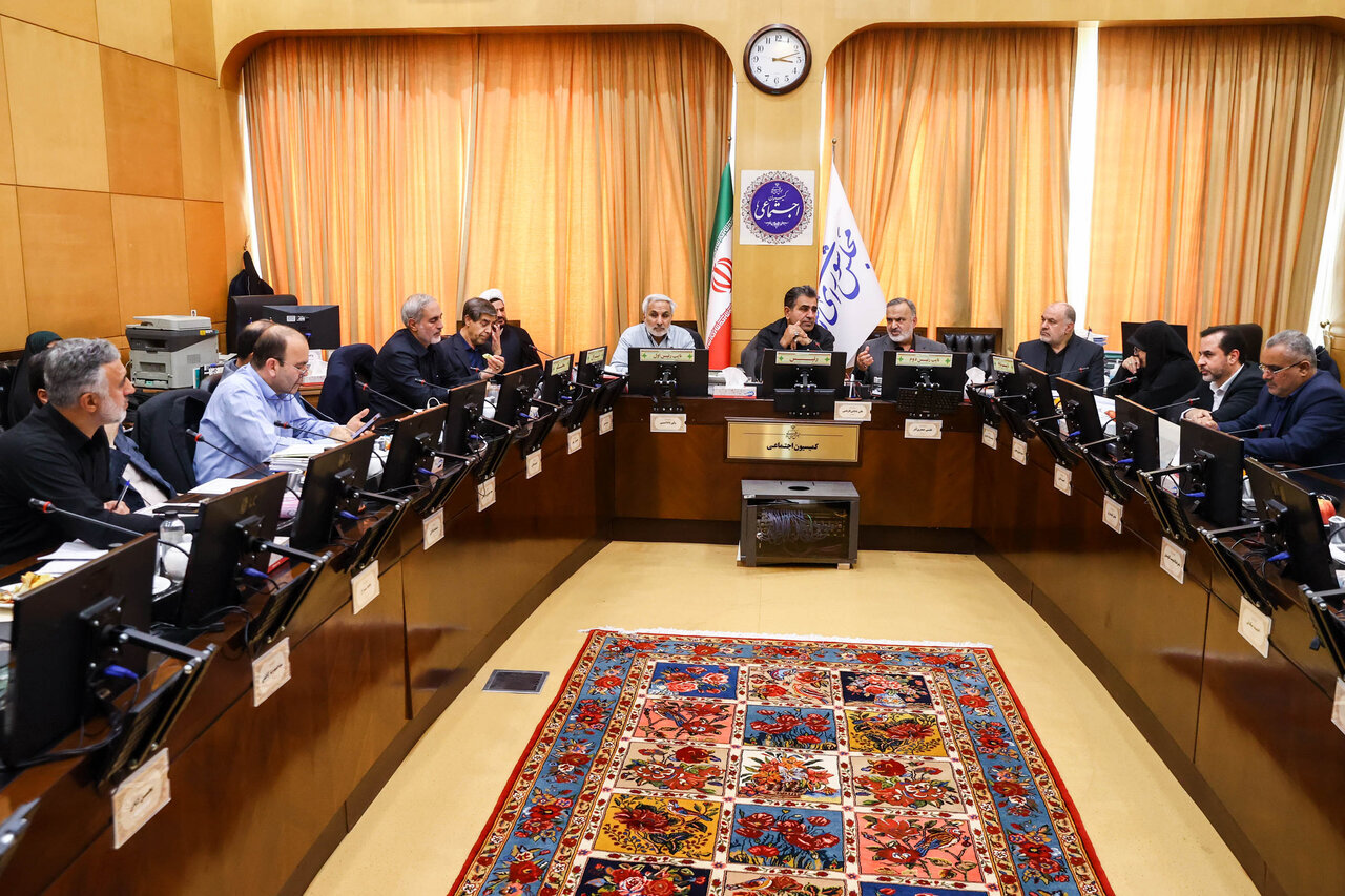 ماجرای حج لاکچری چیست / گزارش کمیسیون اجتماعی از مرگ بیش از ۷۵ هزار متقاضی در صف حج تمتع ماجرای حج لاکچری چیست / گزارش کمیسیون اجتماعی از مرگ بیش از ۷۵ هزار متقاضی در صف حج تمتع